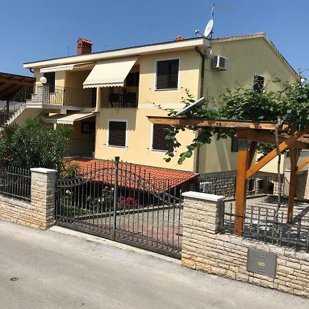 Apartment Villa-Bukvic Pjescana Uvala Exterior photo