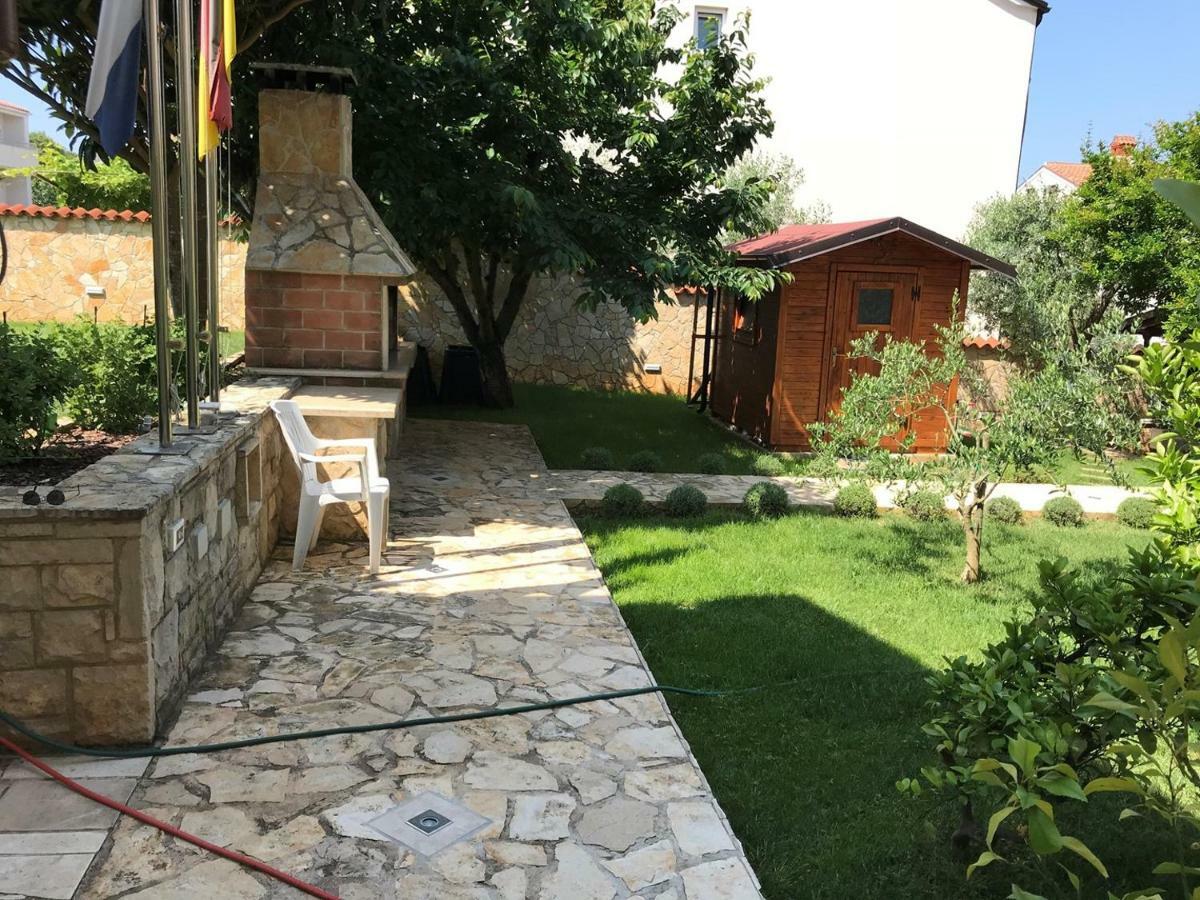 Apartment Villa-Bukvic Pjescana Uvala Exterior photo