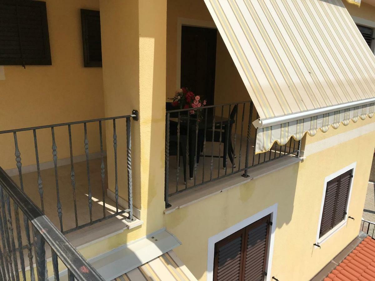 Apartment Villa-Bukvic Pjescana Uvala Exterior photo